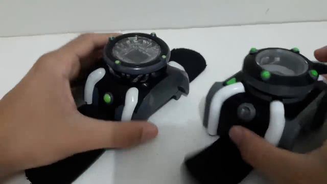 Omnitrix Deluxe Clássico VS Omnitrix Reboot - Ben 10