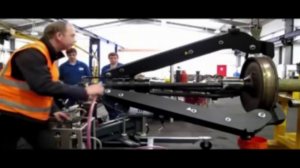 Демонтаж колесного центра колесной пары гидравлическим съемником Powerram на 150 тонн.