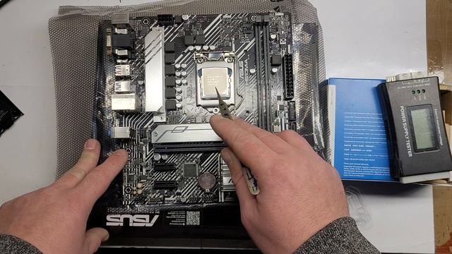 Цікавий випадок при збірці системного блока. Розбираємось з дефектом нових комплектуючих. смотреть онлайн