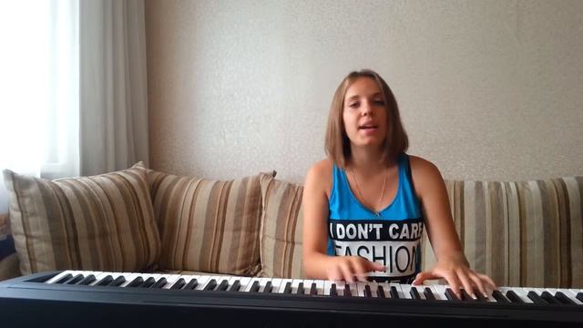 Поет под пианино смотреть онлайн