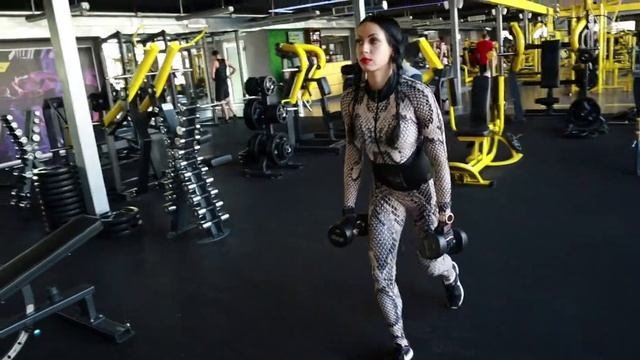 Выпады в шаге - упражнения для ягодиц
