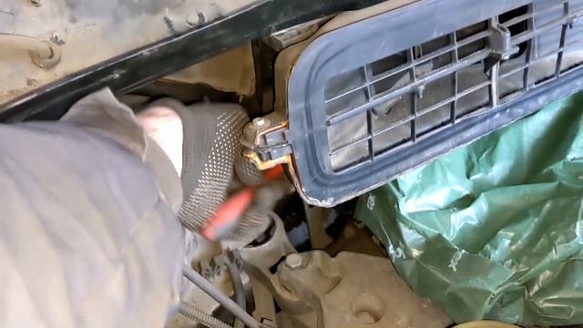 Вода на двигателе. Герметизация жабо Opel Vivaro ,Renault Trafic