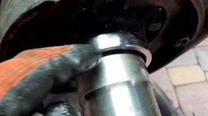 Замена сальника задней ступицы  Mercedes sprinter .