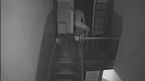 Выкрутили лампочку в подъезде