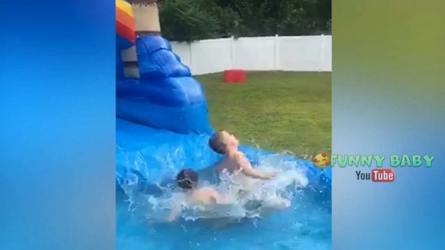 ★ Время купаться! Удивительные младенцы весело проводят время в воде смотреть онлайн