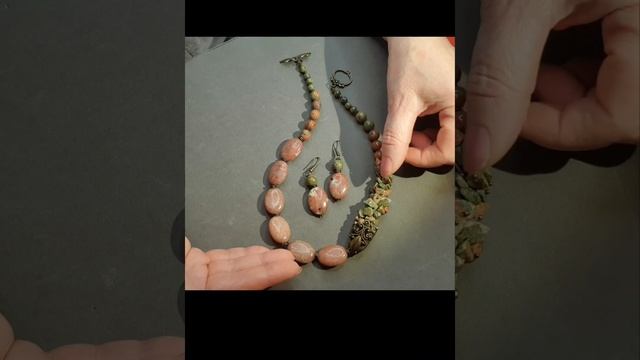 Как можно Унакит и Яшму соединить в украшении смотреть онлайн