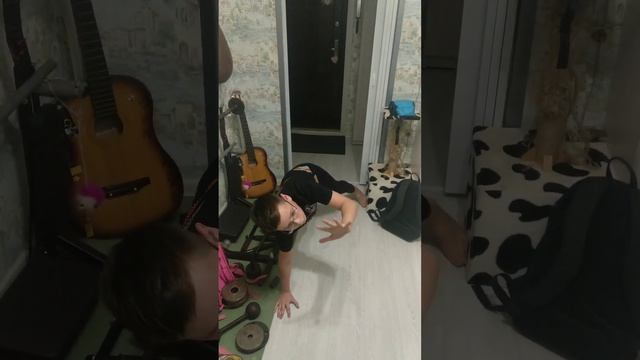 В этом ролике я расскажу как новичку научиться отжиматься и даже с хлопком. смотреть онлайн