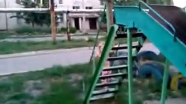 Игры на детской площадке 20130807 смотреть онлайн