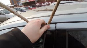 Захлопнулась машина, ключи остались внутри Как открыть машину палкой