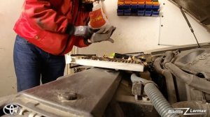 DIY / How to: change cabin air filter Toyota Land Cruiser / PRADO 120 - Pollen filter - Bildilla