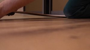 Как клеить пробку на пол?
