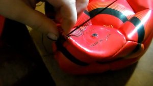 Как зашить мяч внутренним швом в домашних условиях.