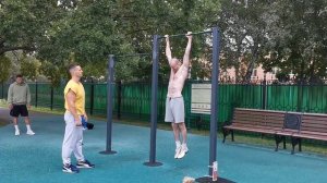 Кто здесь самый мощный? Подтягивания, армрестлинг, вис на время...
