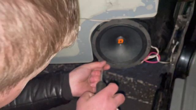 Замена штатных динамиков в Шевроле Лачетти на DL Audio Raven 165 смотреть онлайн