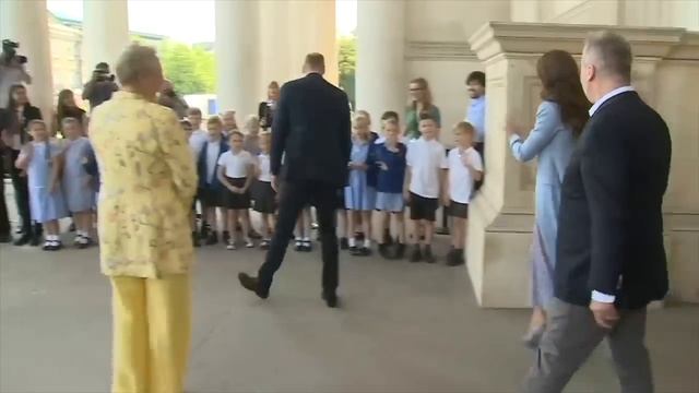 Первый портрет Кейт Миддлтон и принца Уильяма и реакция на него. смотреть онлайн