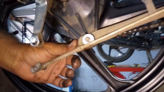 Workshop tutorial Honda bikes Real wheel Greasing chain wheel grease l Livo110 yuga Service work смотреть онлайн