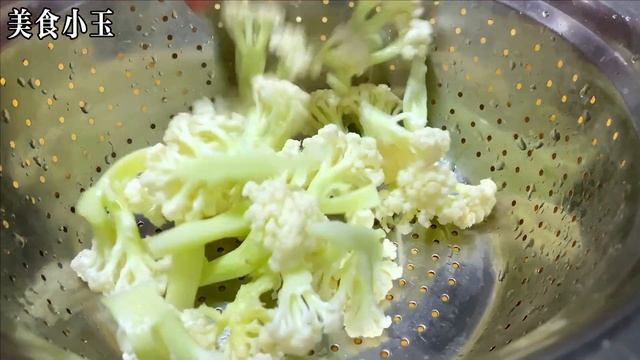 炒花菜有人焯水，有人過油，有人直接炒，全都錯了，難怪不好吃，今天分享正確的做法【美食小玉】，#花椰菜食譜，#花椰菜料理，#花椰菜的做法，#花菜炒肉家常做法，#美食，#花菜炒肉怎麼炒才好吃，#烹飪教學