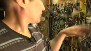 Чистка дисковых тормозов мото, Помыть бензином дисковый тормоз.