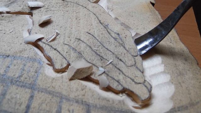 Cut out the hands.Вырезаем руки. Резьба по дереву, этапы резьбы, уроки для начинающих и не только. смотреть онлайн