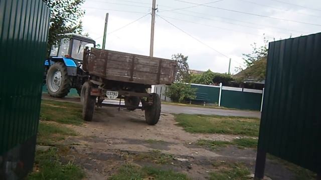 Трактор МТЗ 82 Беларус 920 с прицепом. MTZ 82 BELARUS 920 with a trailer. #vseklevo #синийтрактор смотреть онлайн