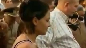 Девушка вытащила ребенка упавшую в колодец
