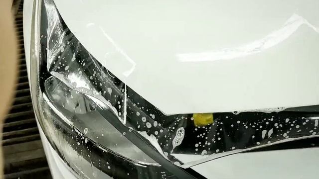 Solaris прямо из автосалона бежит к нам за защитой и от солнца и от сколов.