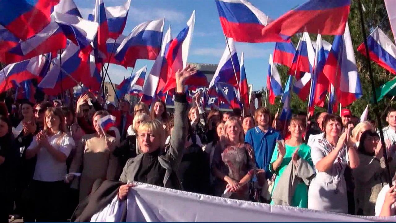 Десятки регионов России взяли шефство над отдельными городами и районами Донбасса