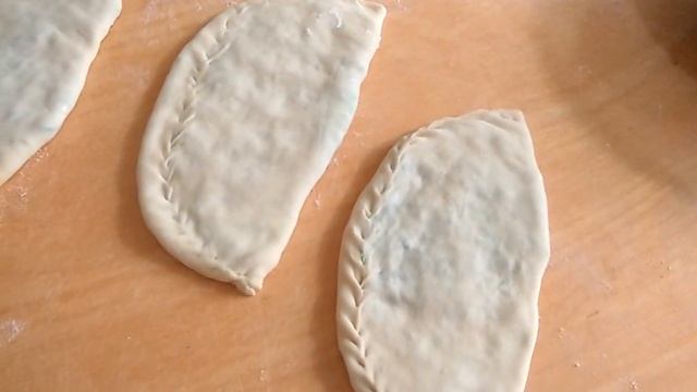 Чебуреки  с творогом и зеленью )