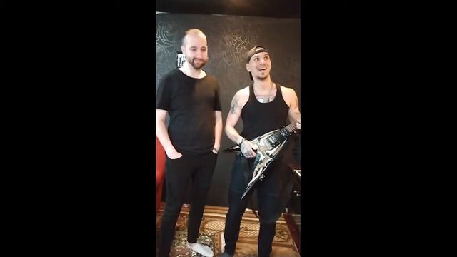 Ребята, прикиньте, тут есть радио! смотреть онлайн