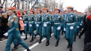 после парада (они уходят)
