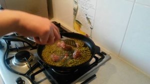 Горох с тушенкой. Рецепты с тушенкой.