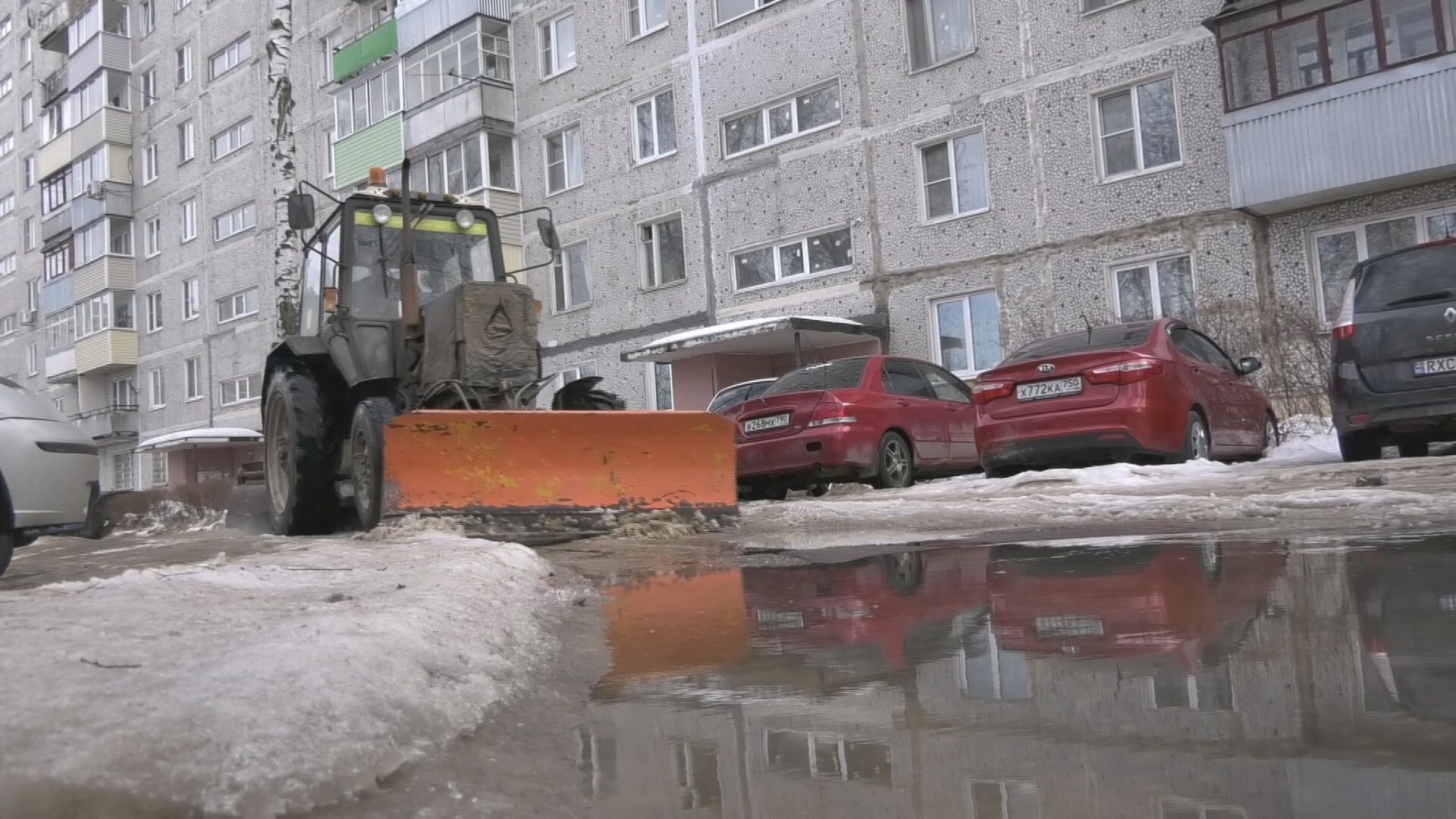 Ликвидация талых вод на улицах округа - главная тема еженедельного объезда