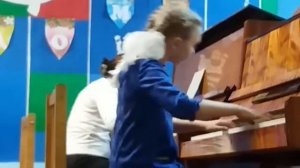 В.Селиванов "Шуточка", Н.Симонян "Полька Хоттабыча", я на сцене