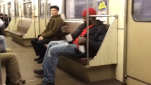 Пьяный негр в метро