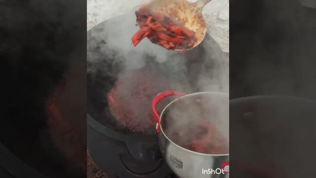 Необычный способ приготовить борщ! Готовлю в на огне борщ по цыгански????