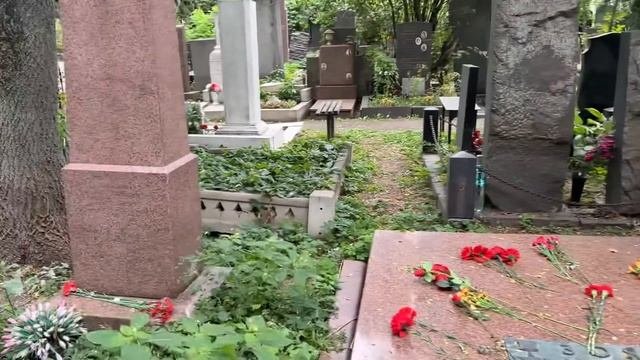 НОВОДЕВИЧЬЕ КЛАДБИЩЕ || КТО И ПОЧЕМУ ТАМ ПОХОРОНЕН?