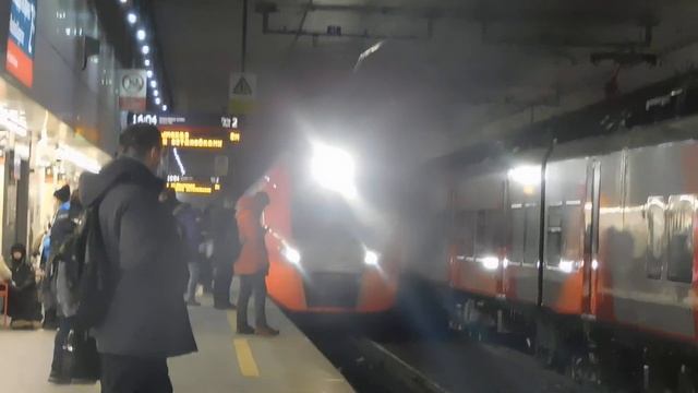 Электропоезд ЭС2Г-082 Ласточка станция МЦК Площадь Гагарина смотреть онлайн