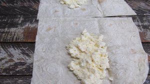 Быстрые пирожки с клубникой и творогом