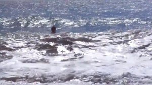 Купание на волнах в Адриатическом море, Бар, Черногория