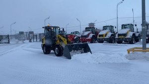 Фронтальный погрузчик Wacker Neuson WL32. Уборка снега. Коммунальная машина.