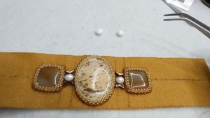 Вышитый бисером браслет с натуральными камнями