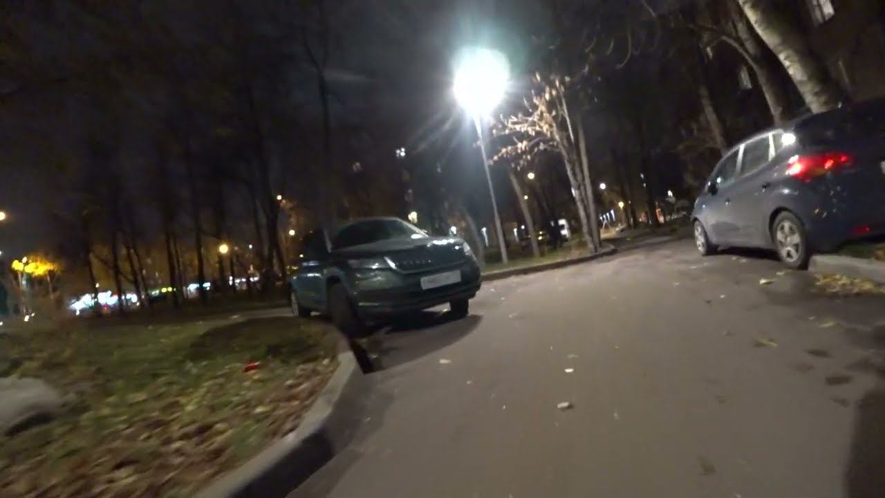 Улицы Москвы, спальный район.