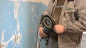 Снятие краски со  стены