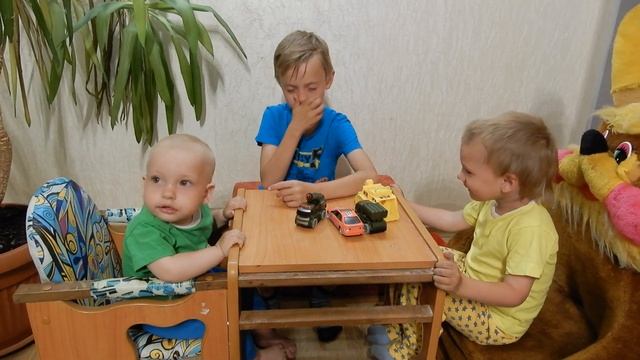 Дети чихают 3. Чихают втроем / Children Sneeze / 재채기 / 打喷嚏了