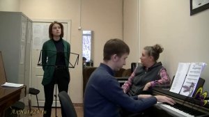 Урок вокала.Упражнение-распевка в нижнем регистре на секунде.