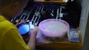 Как ДЕЛАЮТ и за сколько ПРОДАЮТ КРОССОВКИ в Китае? Бизнес на кроссовках.