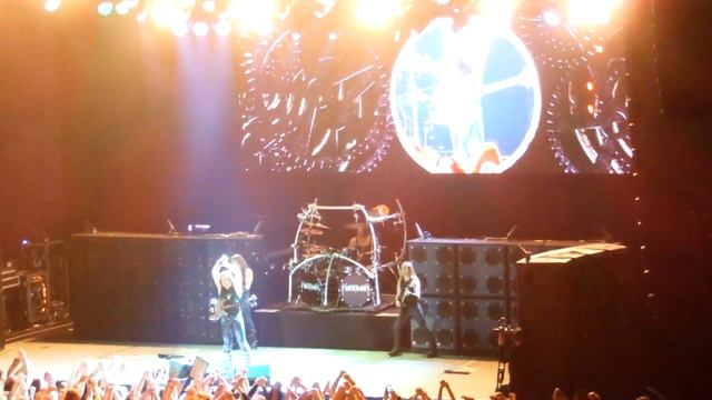 Manowar in Minsk 2019 Финал шоу ДеМайо рвёт струны смотреть онлайн