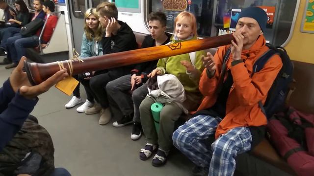 Didgeridoo adventure in subway смотреть онлайн