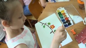 дети рисуют в садике