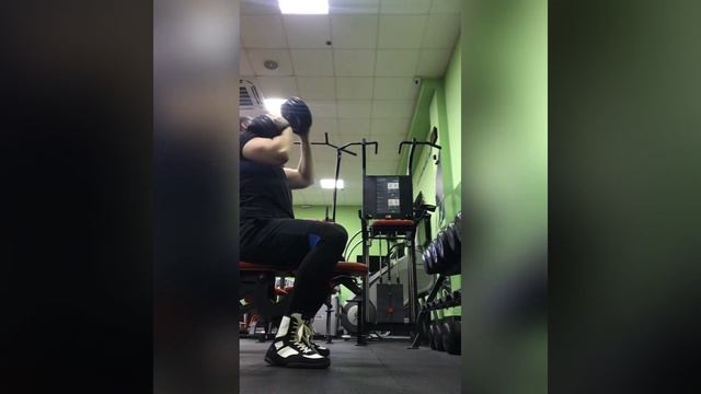 Французский жим гантелей сидя смотреть онлайн